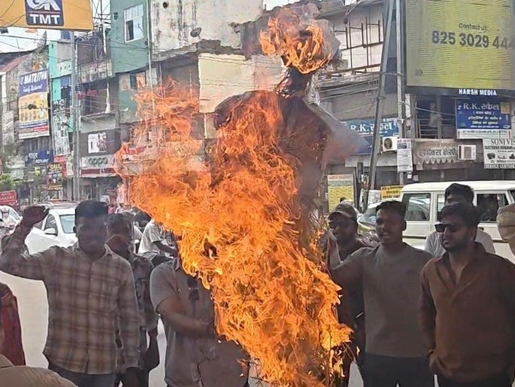 भिलाई में यूथ कांग्रेस ने प्रदर्शन किया।