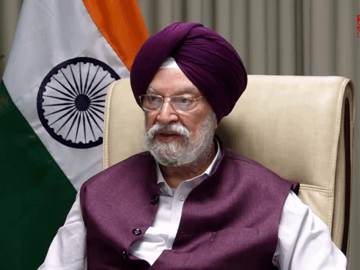 केंद्रीय पेट्रोलियम मंत्री हरदीप सिंह पुरी ने गुरुवार को दिल्ली में पेट्रोल-डीजल के दाम पर बात की। - Dainik Bhaskar