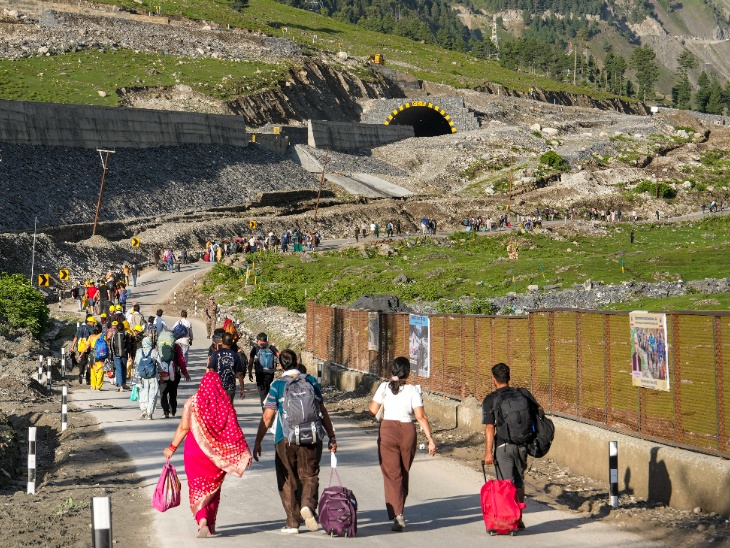 जम्मू-कश्मीर के गांदरबल में अमरनाथ यात्रियों के लिए बालटाल बेस कैंप बनाया गया है।