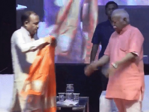 कार्यक्रम के दौरान आरएसएस के शताब्दी वर्ष के अवसर पर आरएसएस प्रचारकों के जीवन पर आधारित 100 वीडियो भी जारी किए गए।