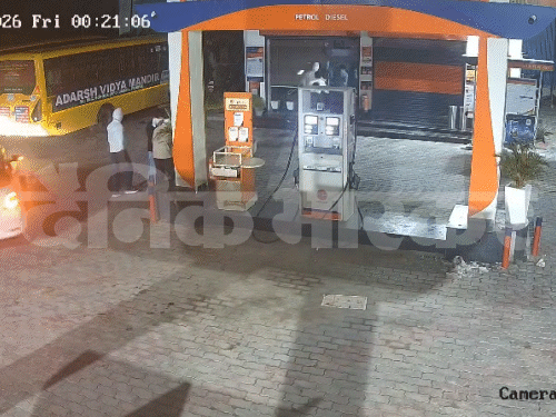 The miscreants took the attendant inside the petrol pump office while beating him.