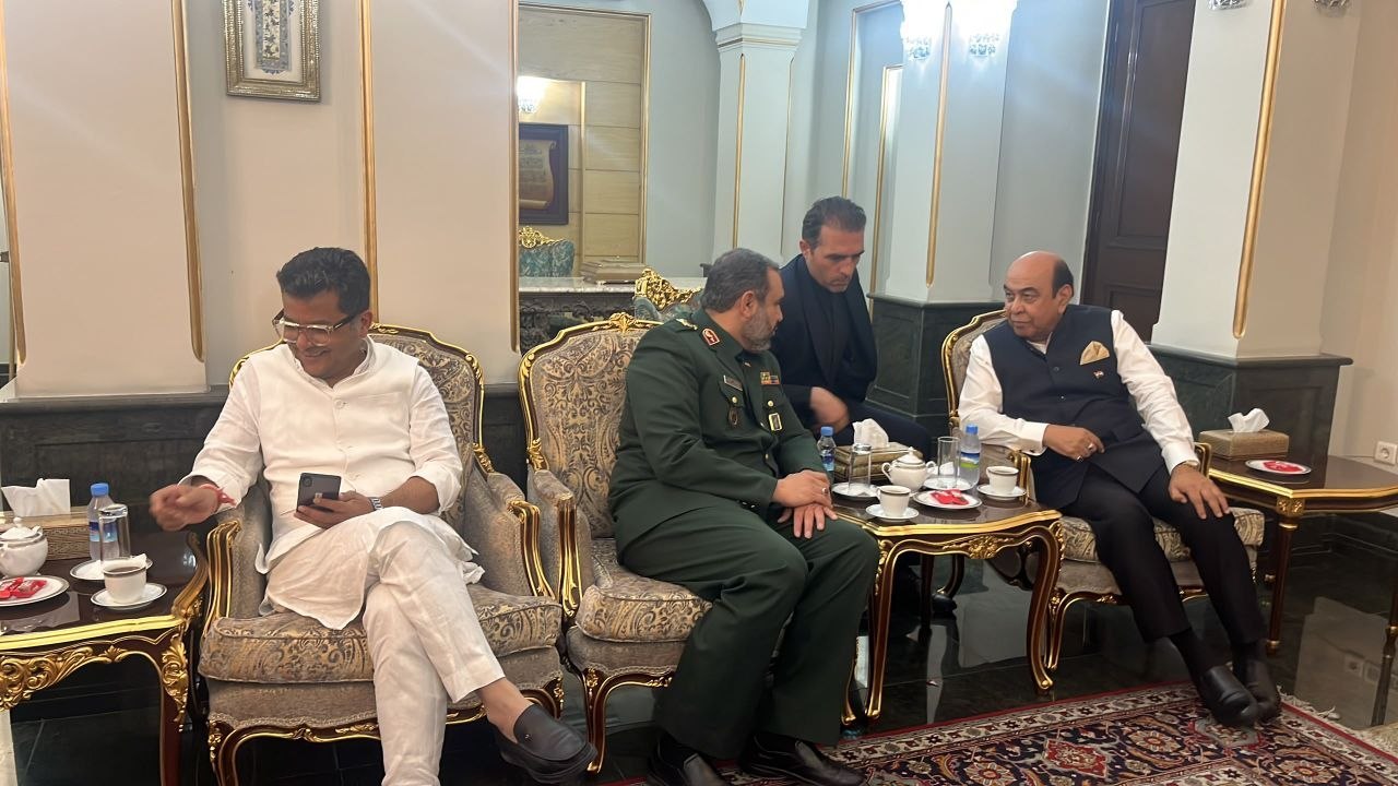 भारत सरकार का आधिकारिक प्रतिनिधिमंडल बिहार के राज्यपाल सैयद अता हसनैन और विदेश राज्य मंत्री पबित्र मार्गेरिटा के नेतृत्व में तेहरान पहुंचा