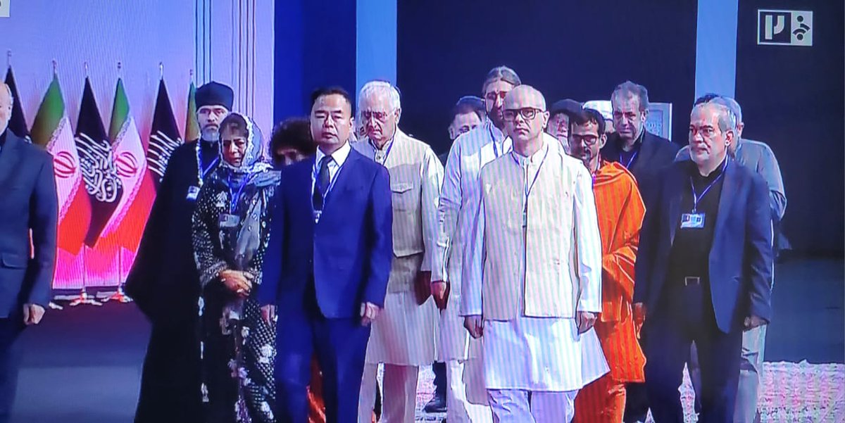 इंडियन डेलिगेशन ने शुक्रवार को ईरान के पूर्व सुप्रीम लीडर आयतुल्लाह अली खामेनेई को श्रद्धांजलि दी।