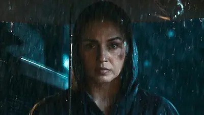या चित्रपटात हुमा कुरेशीची ॲक्शन करण्याची पद्धत खूपच अनोखी आहे, ज्यात ती छत्रीचा शस्त्रासारखा वापर करते.
