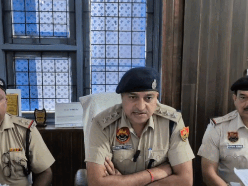 मामले की जानकारी देते डीएसपी सुरेंद्र श्योराण।
