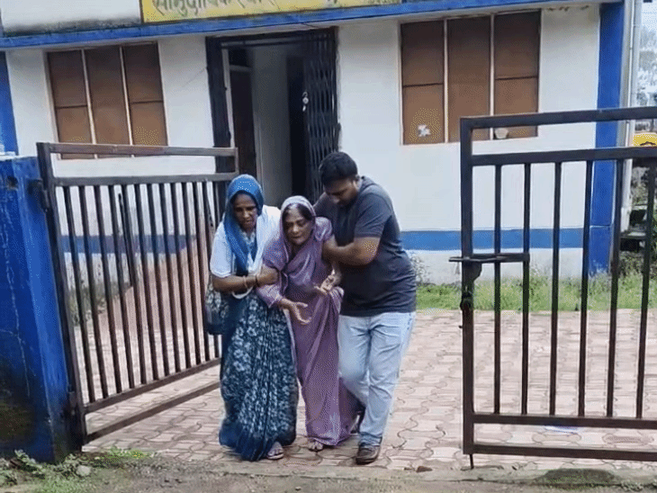 रंजीता की मां बीमार हैं. उनके पिता इंदौर में ठेकेदार थे। उनका निधन हो गया है.