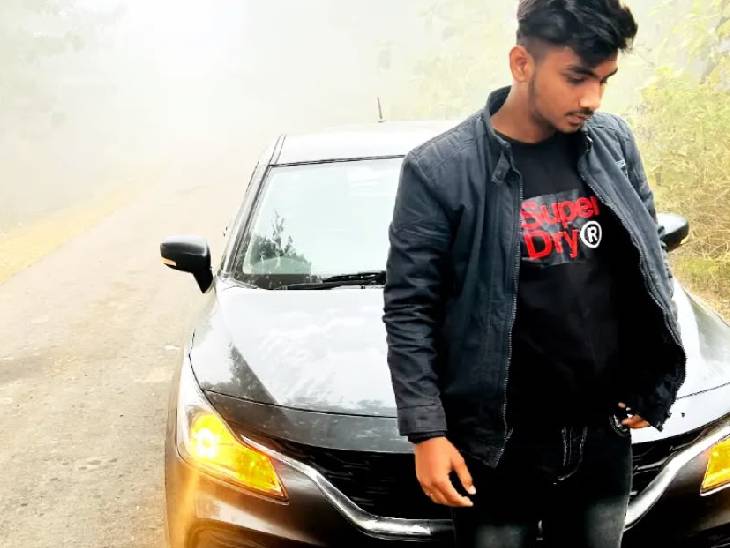 व्यापारी का बेटा गाड़ी के साथ रील्स और फोटो सोशल मीडिया पर शेयर करता था।