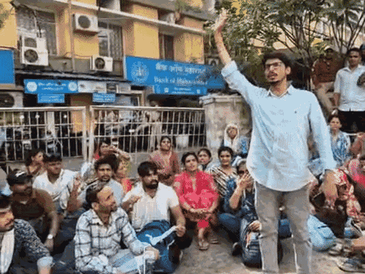 नियुक्तियों को लेकर चयनित शिक्षकों ने डीपीआई के बाहर विरोध प्रदर्शन किया था.
