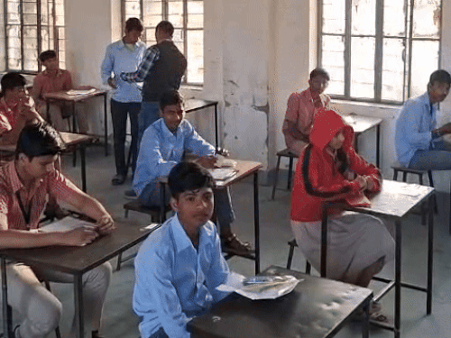 राजस्थान बोर्ड - 10वीं 12वीं के एग्जाम में करीब 20 लाख स्टूडेन्ट्स आवेदन करते हैं।