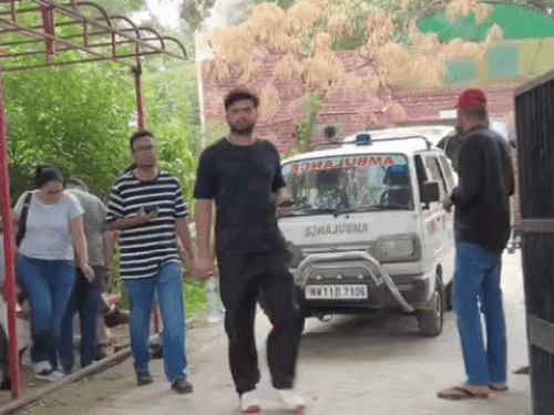 फिलहाल एक के शव का पोस्टमॉर्टम करवा परिजनों को सौंप दिया है।