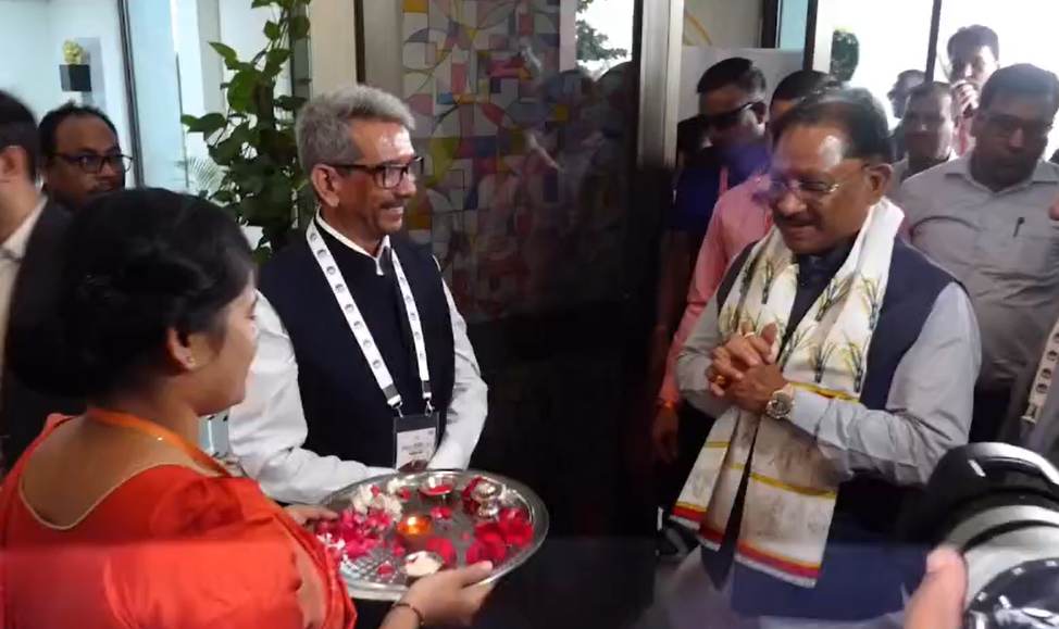 IIM रायपुर में सीएम साय का स्वागत किया गया।