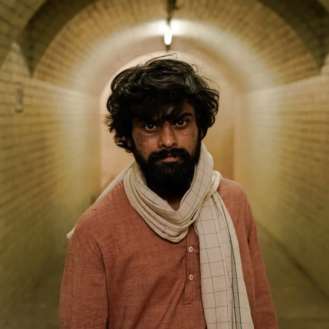 'राख' अमेजन प्राइम वीडियो पर स्ट्रीम हो रही है। इसमें रमनदीप यादव ने रज्जो का किरदार निभाया है।