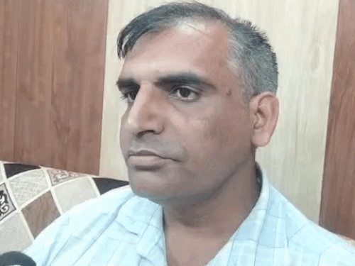 चरखी दादरी बस स्टैंड के सहायक प्रबंधक सतीश कुमार