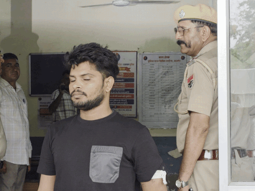 हत्या के आरोपी विष्णु जाट ने पुलिस को बताया कि जगन गुर्जर जेल में उससे बुरा बर्ताव करता था। अपने अंडर गारमेंट्स धुलवाता था। इसके चलते हत्या कर दी।