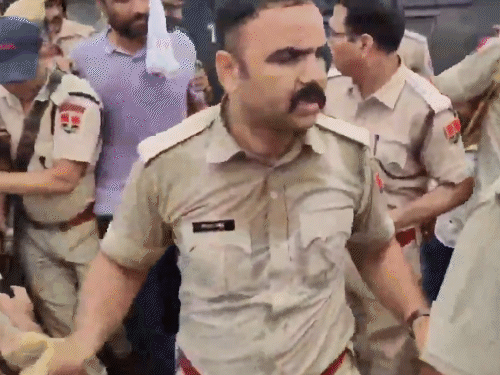 1 जुलाई को अंतिम संस्कार के दिन जगन गुर्जर के छोटे भाई पप्पू गुर्जर को कुछ घंटों के लिए गांव लाया गया था।