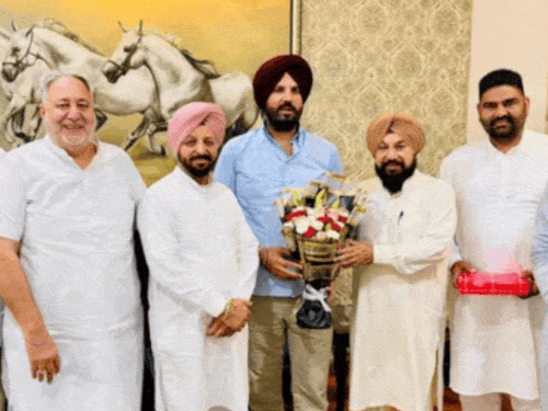 नेताओं से मुलाकात के बाद राजा वड़िंग ने ये फोटो जारी कीं।
