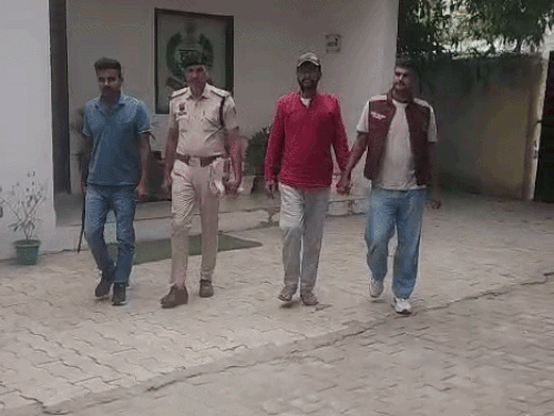 20 साल बाद आरोपी को पुलिस ने दिल्ली से गिरफ्तार किया है। - Dainik Bhaskar