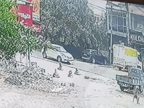 कार महिला को घसीटते हुए ले गई फिर कुचलती हुई निकल गई।
