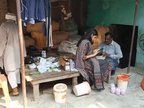 केमिकल मिलाकर दोबारा पैकिंग कर बेच रहे थे इस्तेमाल हुई चायपत्ती, बाराबंकी में अवैध फैक्ट्री सील