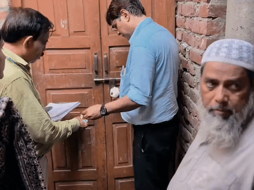 केमिकल मिलाकर दोबारा पैकिंग कर बेच रहे थे इस्तेमाल हुई चायपत्ती, बाराबंकी में अवैध फैक्ट्री सील