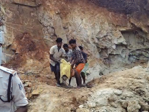 दोनों शवों को पीएम के लिए भेजा गया।