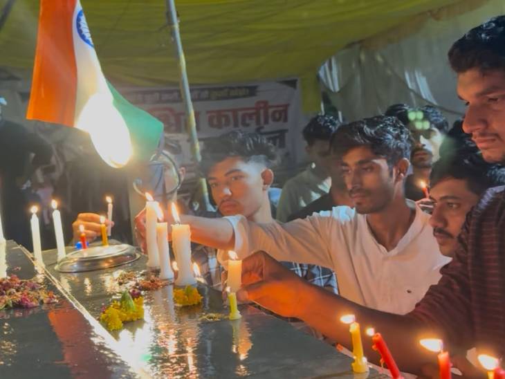 छात्रों ने पैदल रैली निकालकर जताया विरोध:  दिवंगत छात्रों को दी श्रद्धांजलि, नारेबाजी भी की – Indore News