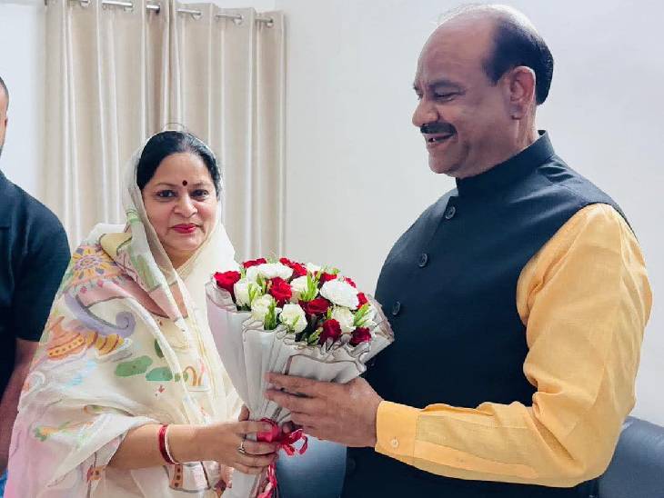 तस्वीर 25 जून, 2025 की है। मुरादाबाद में संविधान पार्क का उद्घाटन करने लोकसभा स्पीकर ओम बिड़ला आए थे। तब रुचिवीरा ने उनका स्वागत किया था।