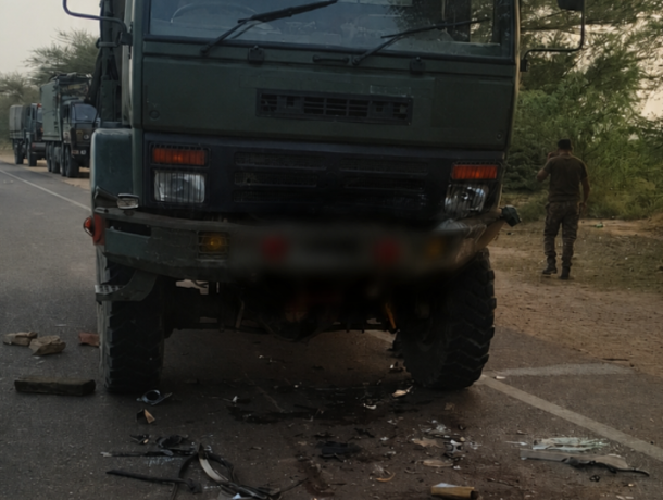 श्रीगंगानगर-बीकानेर नेशनल हाईवे-62 पर सेना के ट्रक और एम्बुलेंस की भिड़ंत में एम्बुलेंस सवार तीन लोगों की मौत हो गई।