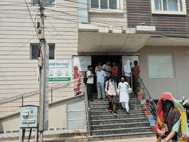 परिजनों ने मृतका की मौत की सारी जिम्मेदारी अस्पताल प्रशासन पर लगाई।