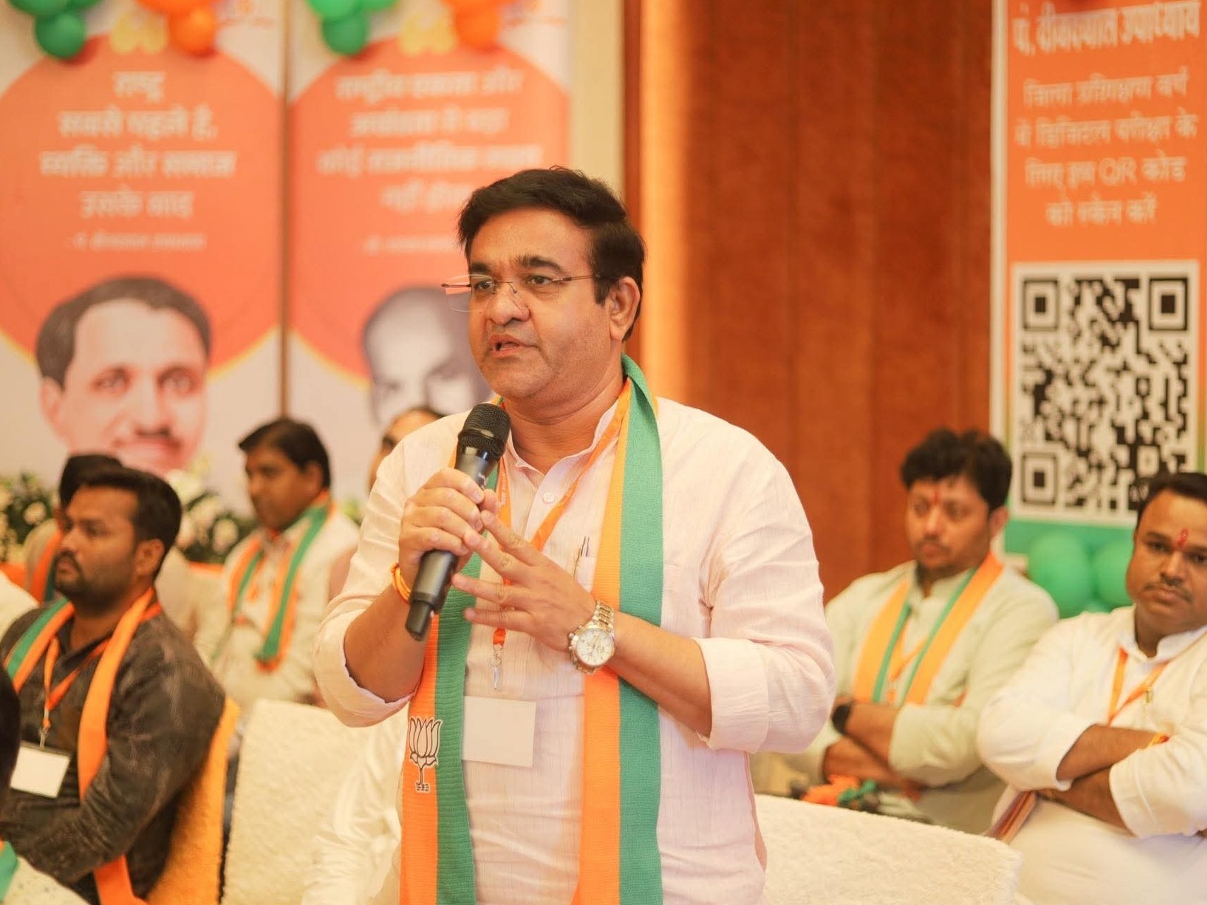 अनिमेष भार्गव काफी समय से वक्फ बोर्ड की जटिलताओं को समझते रहे हैं। - Dainik Bhaskar