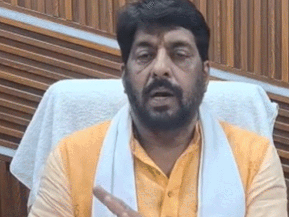 पूर्व गृह मंत्री गोपाल कांडा व गोबिंद कांडा व चेयरमैन वीर शांति स्वरूप।