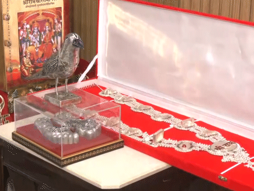 The Ram Mandir Trust showed 4 gold-silver items, whose theft was claimed.