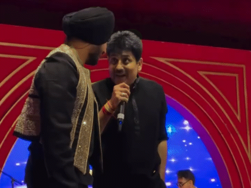 Shailesh Lodha also sang in the sangeet function along with singer Gurdeep Mehndi.