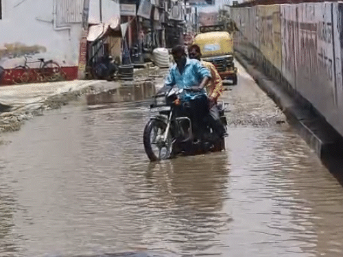 बनारस में सुबह से तेज बारिश, बरेली में सड़कें डूबीं; कल से और जोर पकड़ेगा मानसून
