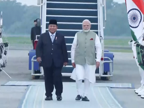 पीएम मोदी का जकार्ता में गार्ड ऑफ ऑनर से स्वागत किया गया।