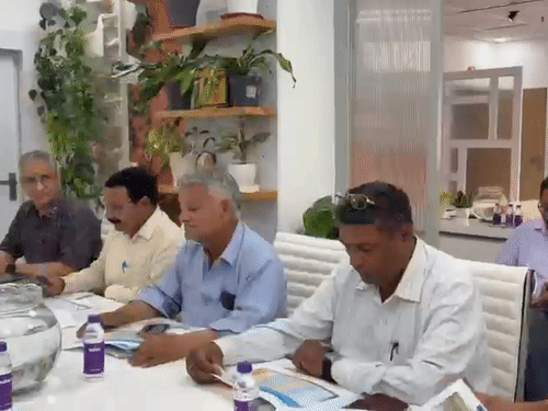 एसआईआर की प्रगति की जानकारी देते अपर मुख्य निर्वाचन अधिकारी डॉ. विजय कुमार जोगदंडे। (फाइल फोटो)