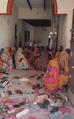 घर पर पत्नी और परिजनों का रो-रोकर बुरा हाल है।