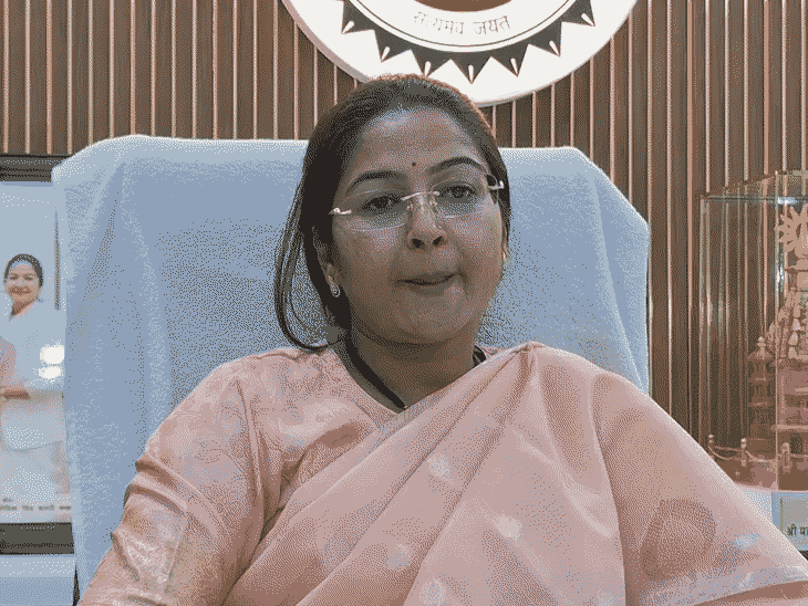 सोमवार को मंत्री प्रतिमा बागरी और कांग्रेस नेता प्रदीप अहिरवार ने समिति के सामने तथ्य रखे।