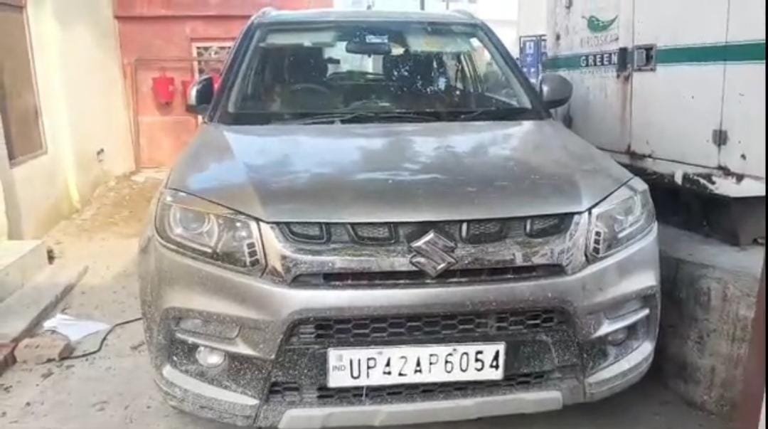 आरोपी अविनाश शुक्ला की ब्रेजा कार पुलिस ने बरामद कर ली है।