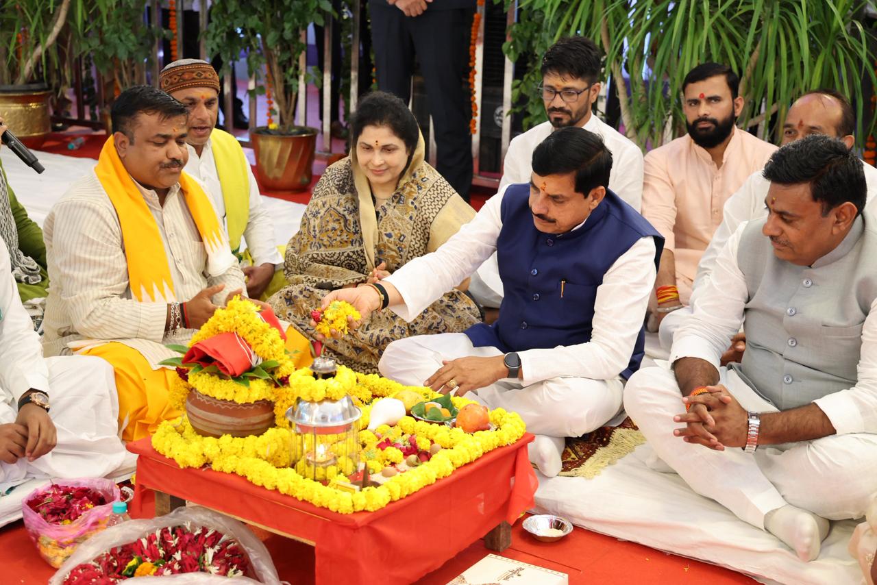 मुख्यमंत्री श्री यादव ने भोपाल के सतगढ़ी में स्मार्ट इंडस्ट्रियल पार्क का भूमिपूजन किया।
