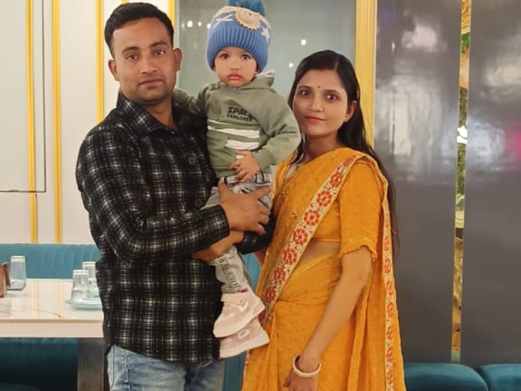 हे छायाचित्र जितेंद्र कुमार यांच्या कुटुंबासोबतचे आहे. जितेंद्र यांचे लग्न 2020 मध्ये झाले होते आणि त्यांना अडीच वर्षांची मुलगी देखील आहे.