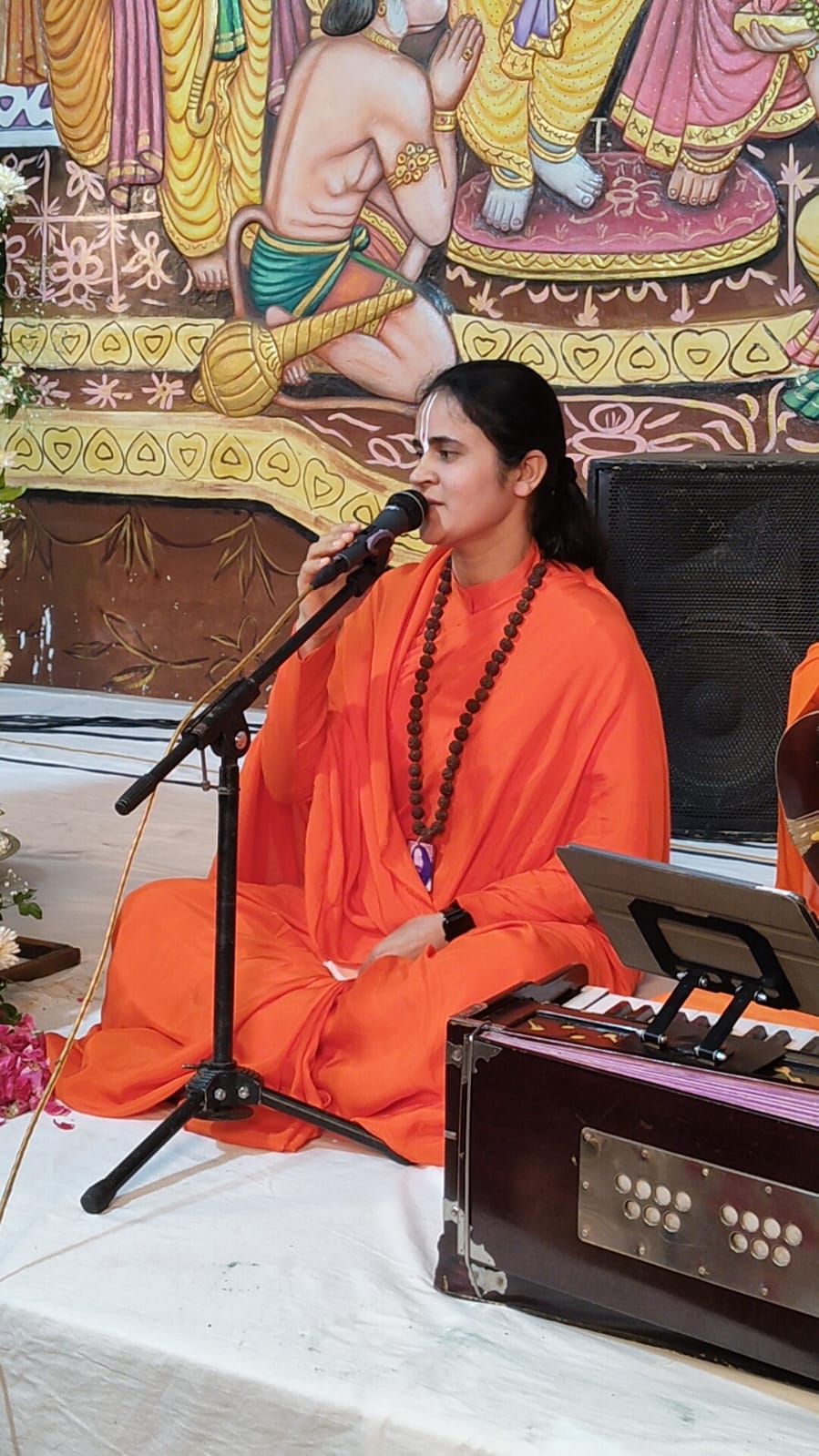 दिव्या ज्योति जागृति संस्थान नूरमहल की तरफ से साध्वी सुमेधा भारती ने प्रवचन किए।