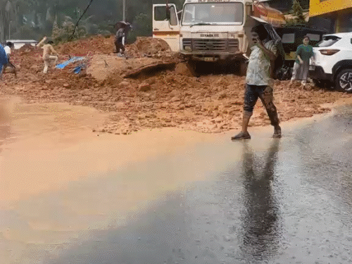 हादसे वाली जगह पर कंस्ट्रक्शन का काम चल रहा था। यहां टनल का निर्माण हो रहा है।