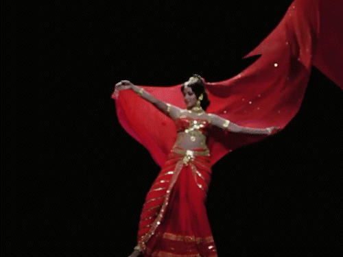 Hema Malini's screen presence was greatly loved by the audience, after which she came to be known as Bollywood's 'Dream Girl'.