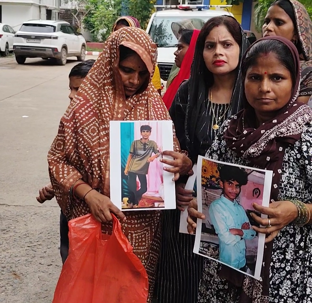 प्रिंस का परिवार अपने बेटे के लापता होने की शिकायत लेकर एसपी से मिलने गया था.