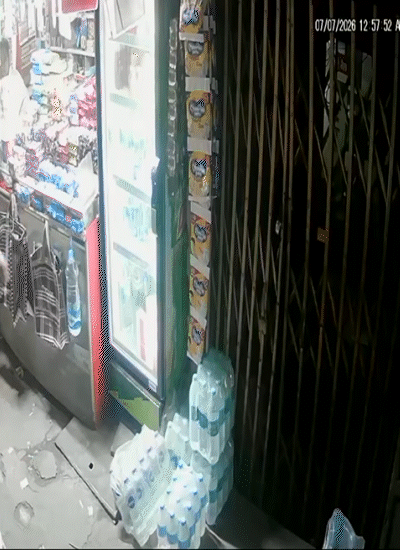 CCTV दुकान पर युवक दिख रहा है।