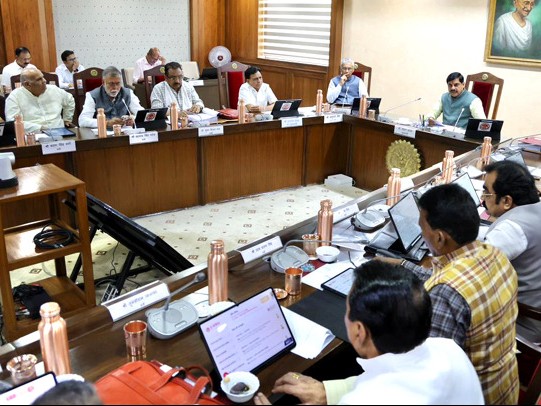 मंत्रालय में कैबिनेट बैठक में मुख्यमंत्री डॉ.मोहन यादव और मंत्रीगण। - Dainik Bhaskar