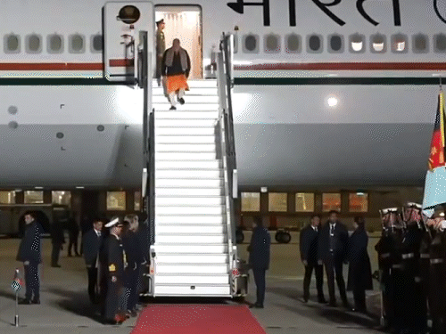पीएम मोदी बुधवार को भारतीय समयानुसार रात करीब 8 बजे मेलबर्न पहुंचे। - Dainik Bhaskar