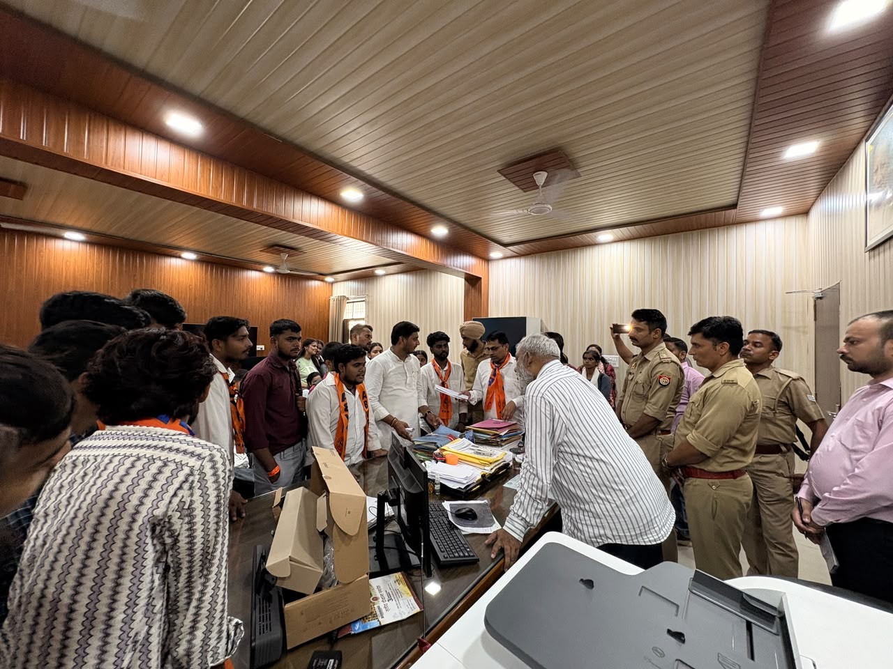 मुरादाबाद में एबीवीपी ने गुरु जम्भेश्वर विश्वविद्यालय के कुलपति को ज्ञापन सौंपा।