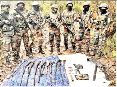 नगा ग्रामीणों का आरोप है कि असम राइफल्स भारत-म्यांमार की 398 किमी लंबी अंतरराष्ट्रीय सीमा को सुरक्षित रखने में नाकाम रही है। - Dainik Bhaskar